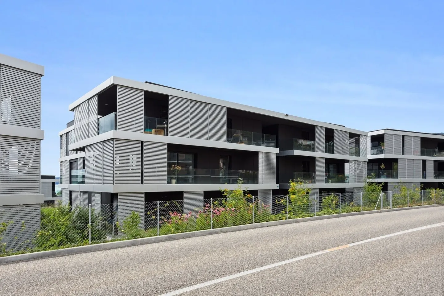 Appartement neuf au bord du lac - Photo 1 sur 4