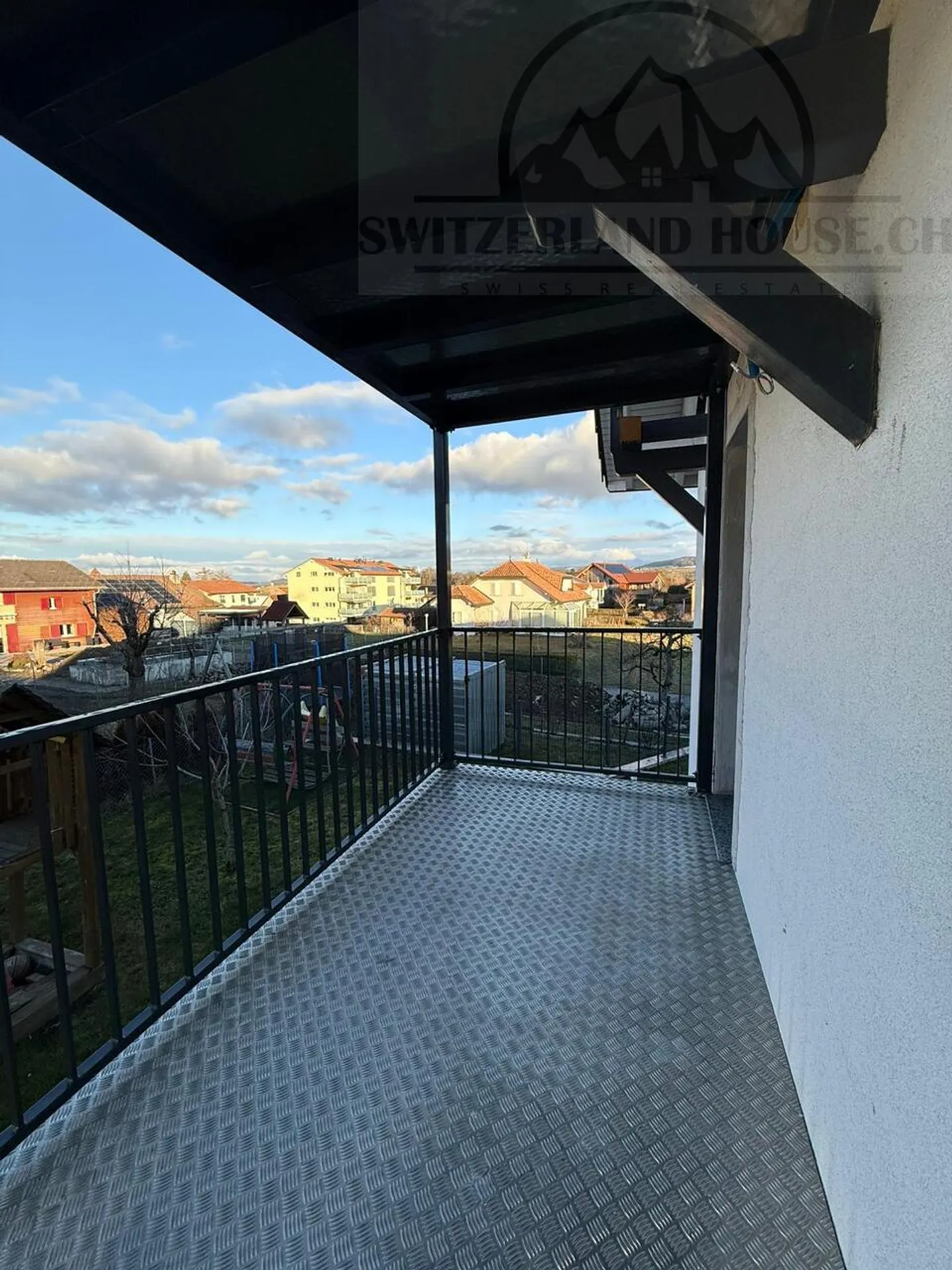 Charmant appartement 3.5 pcs - Photo 2 sur 12