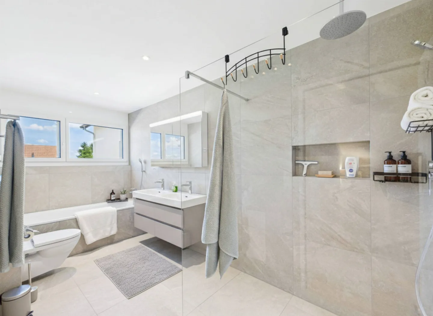 Maison de 6,5 pièces avec jardin facile d'entretien - Photo 2 sur 4