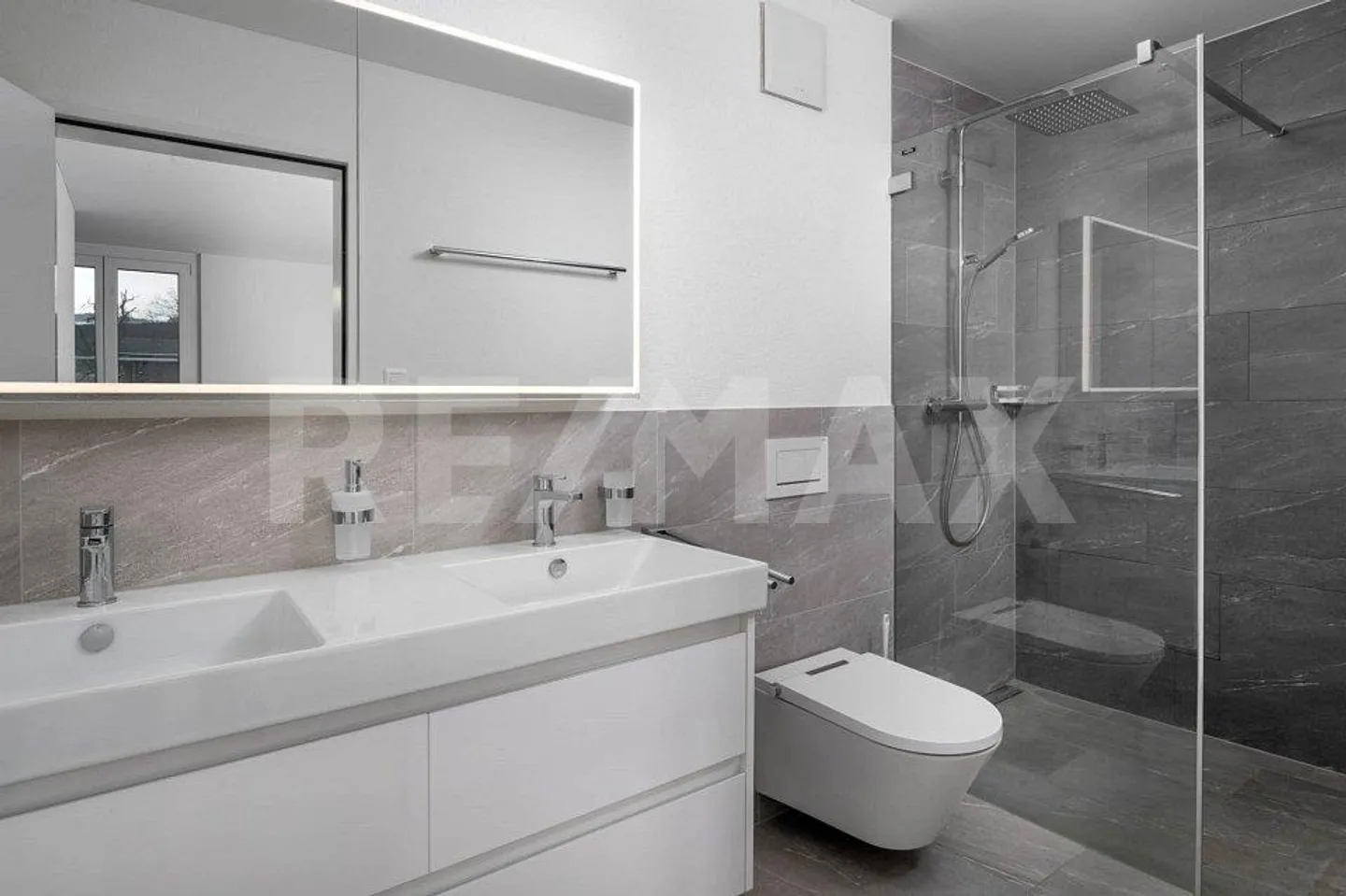 Appartement de 4,5 pièces de haute qualité avec vue imprenable sur le lac et panoramique - Photo 9 sur 13