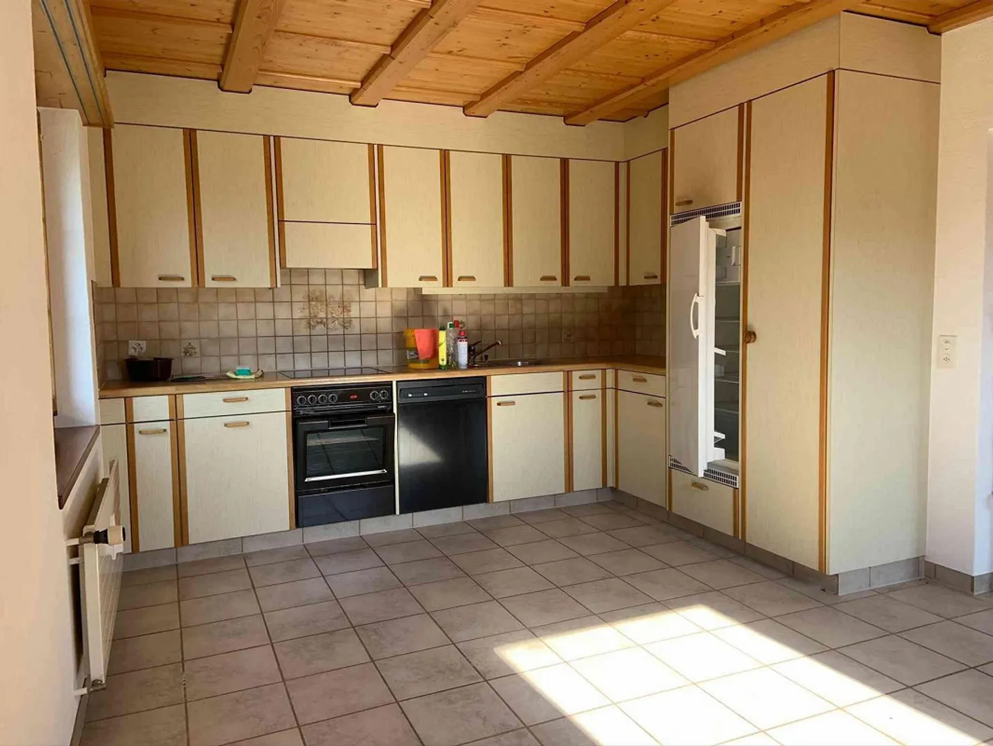 Ampio appartamento mansardato di 5½ locali con balcone e camino - Foto 2 di 13