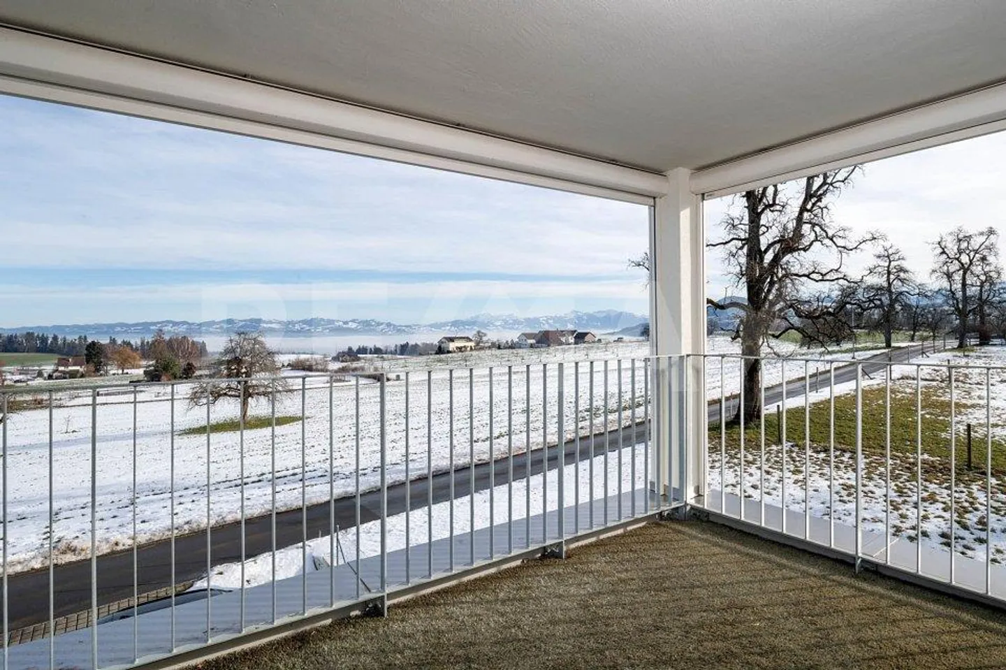 Appartement de 4,5 pièces de haute qualité avec vue imprenable sur le lac et panoramique - Photo 11 sur 13