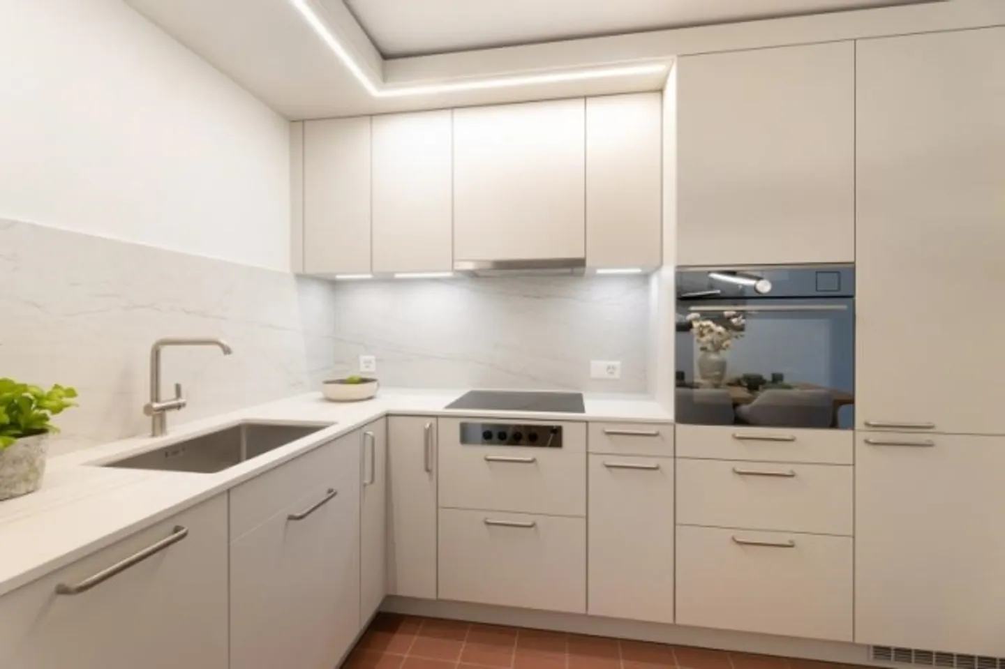 Appartements de 2,5 pièces climatisés avec concierge, salle de fitness et piscine - Photo 4 sur 11