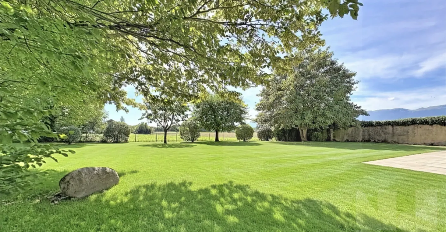 CO-EXCLUSIVITY - A character home with exceptional volumes - Photo 1 of 2