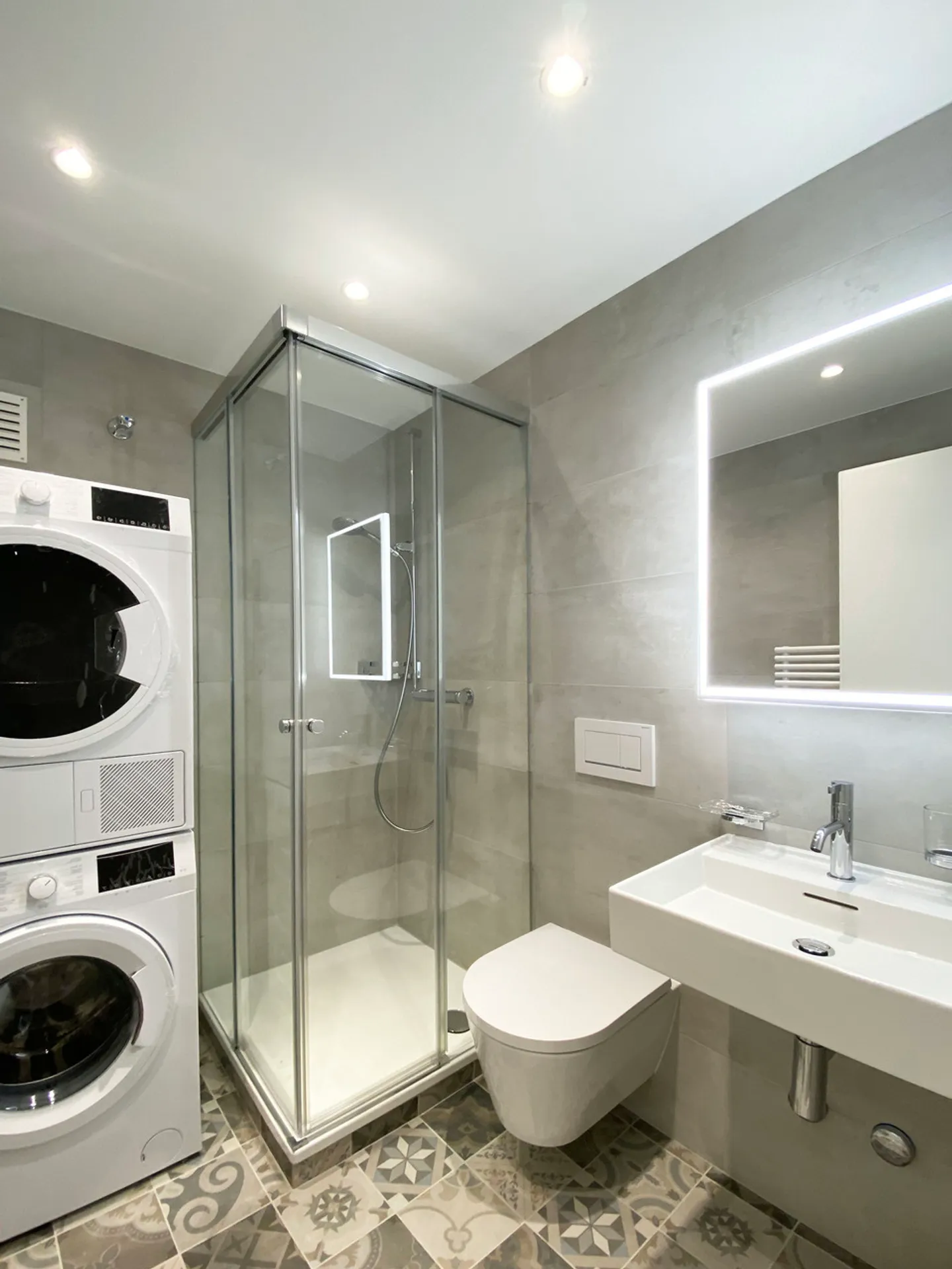 Casa plurifamiliare ristrutturata con sette appartamenti - Foto 11 di 25