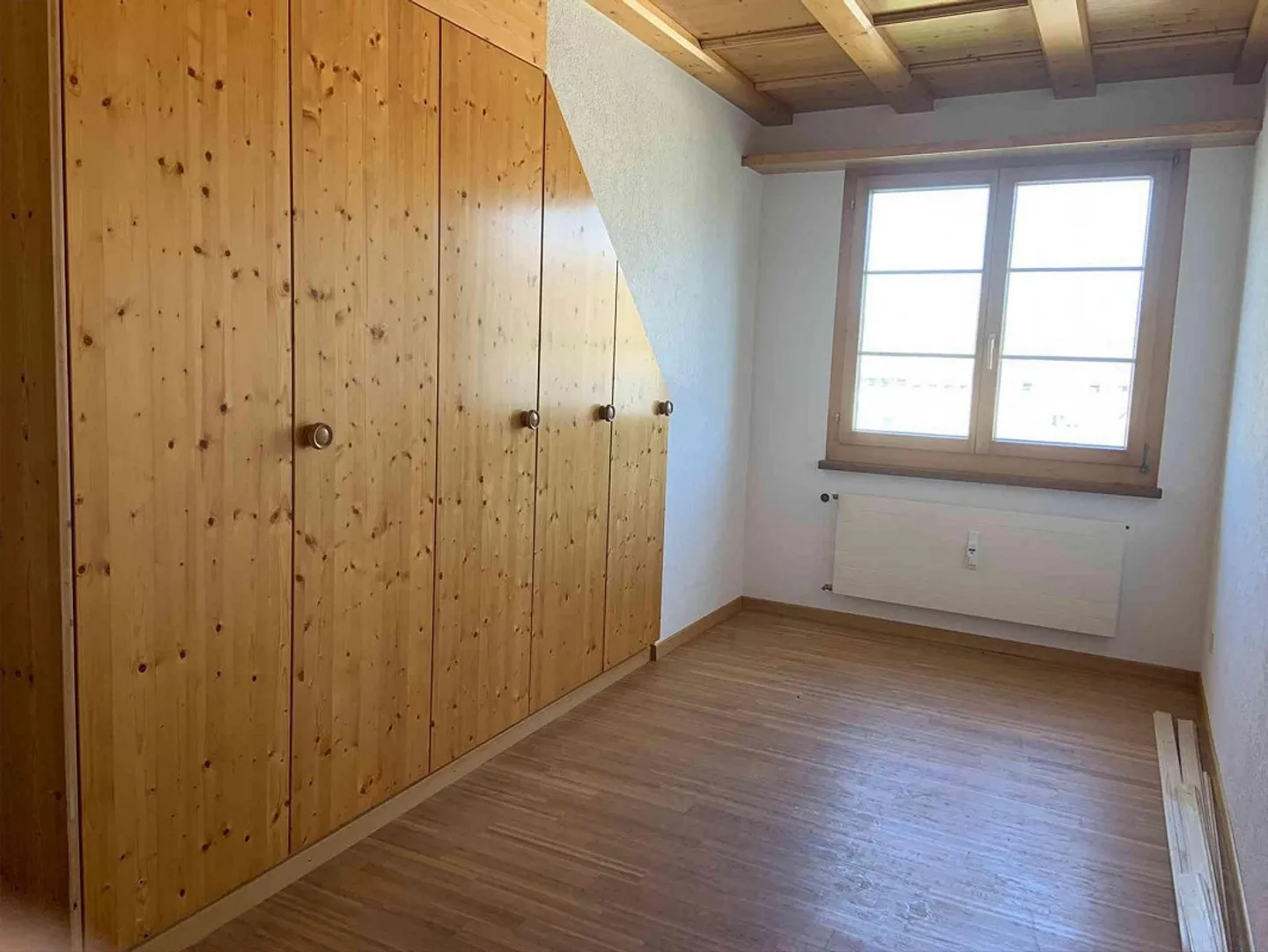 Ampio appartamento mansardato di 5½ locali con balcone e camino - Foto 9 di 13