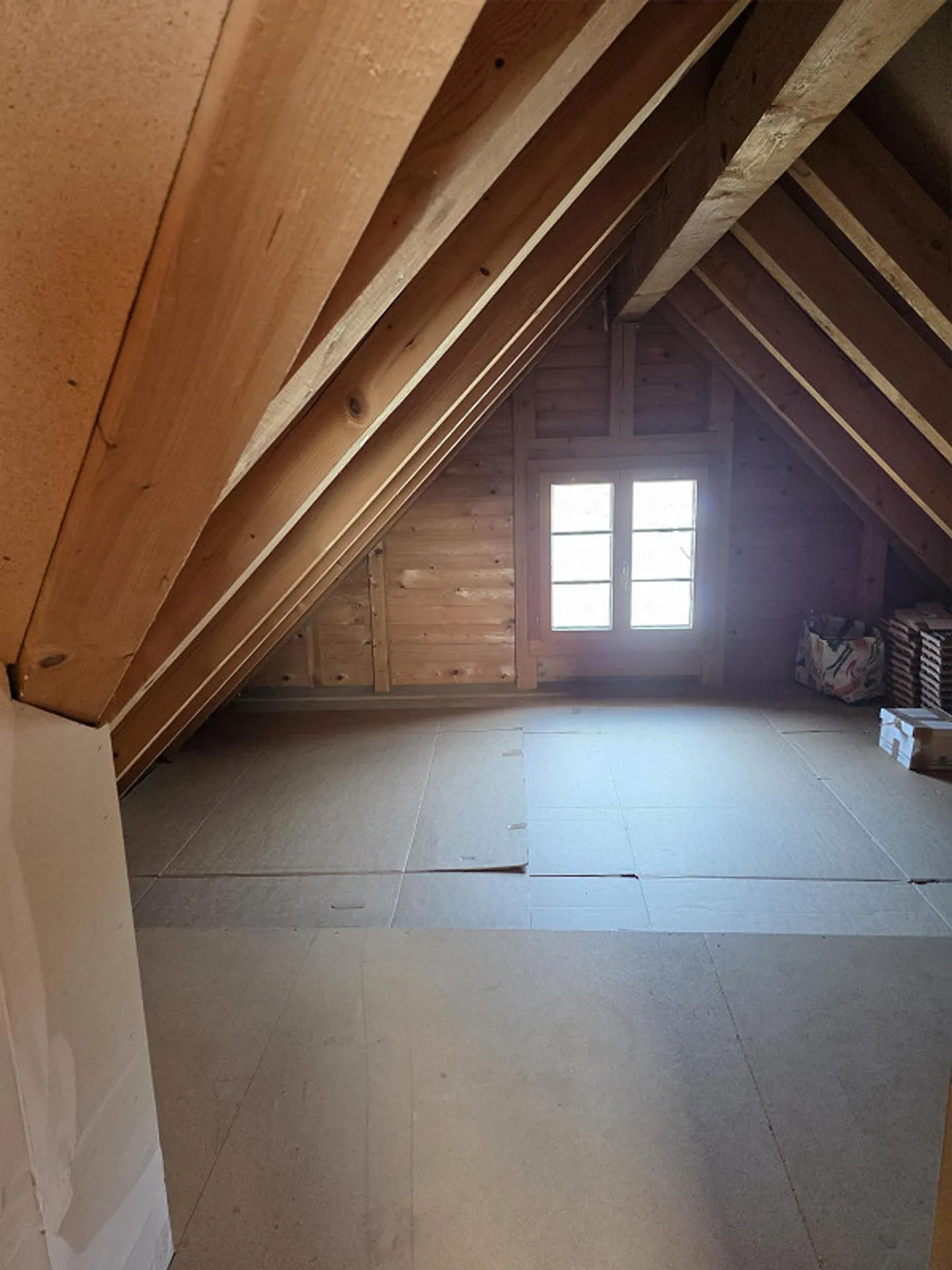 Ampio appartamento mansardato di 5½ locali con balcone e camino - Foto 11 di 13