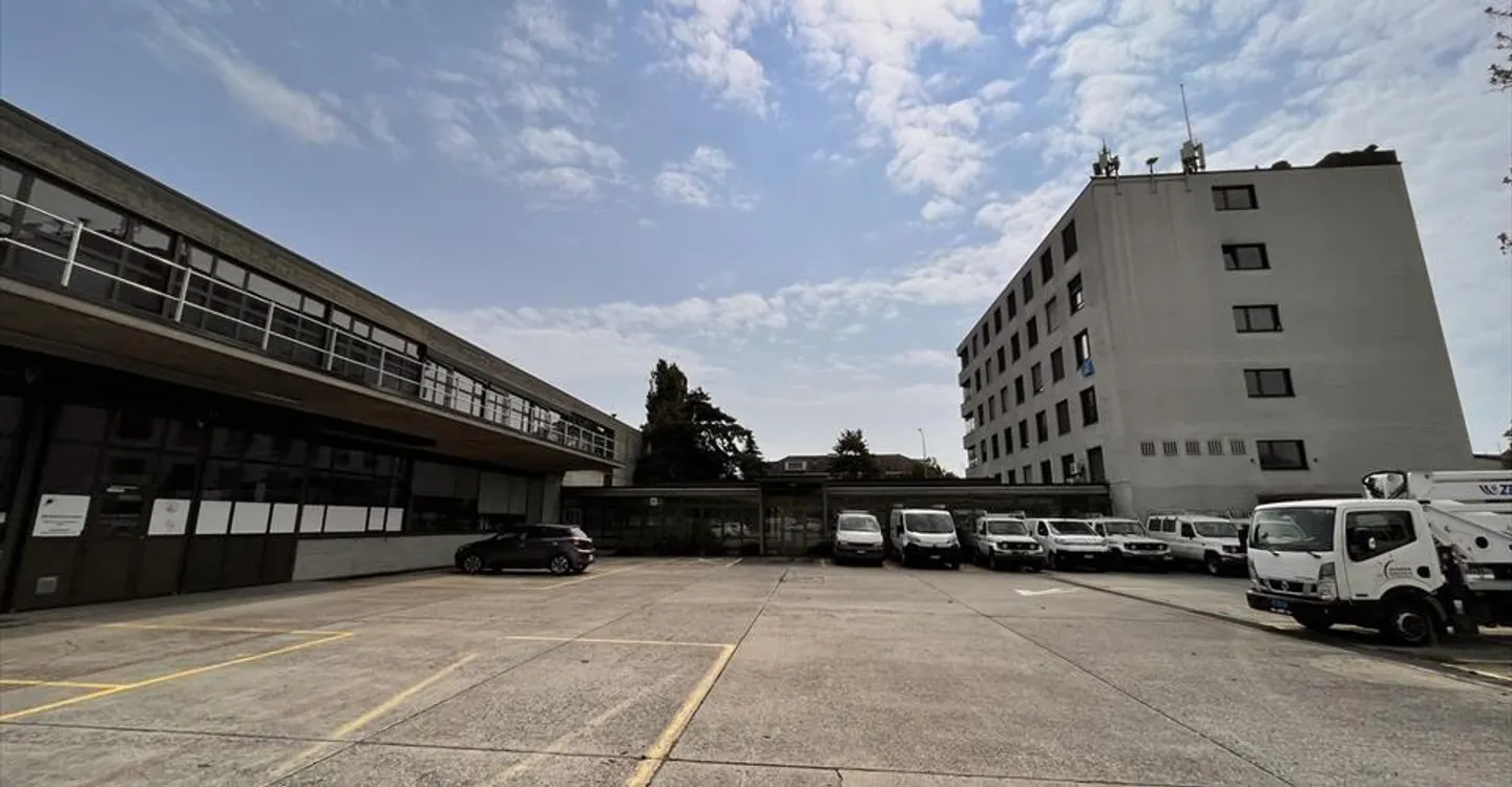 Spazio deposito di 1000m2 - Contratti flessibili - Foto 2 di 4