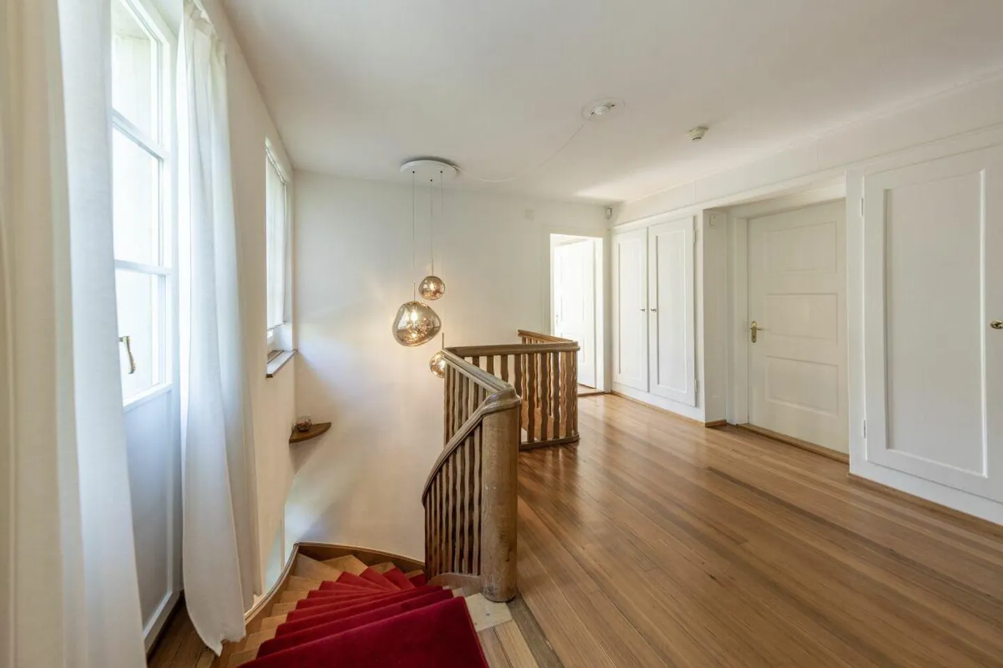 Exclusive City Villa (9.5 Rooms) in a Desirable Location in Zurich - Photo 4 of 9