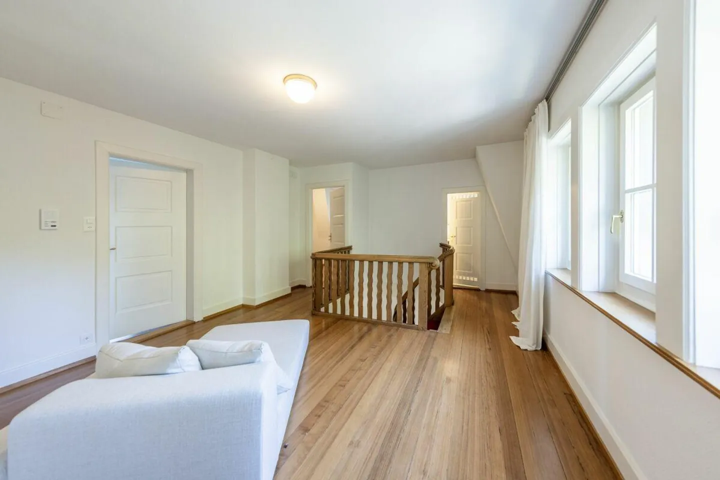 Exclusive City Villa (9.5 Rooms) in a Desirable Location in Zurich - Photo 5 of 9