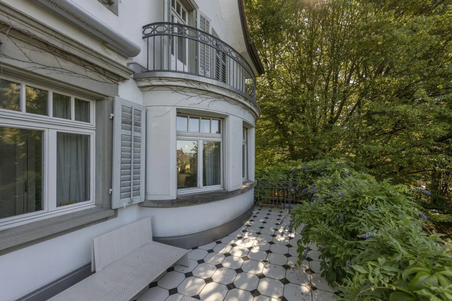 Exclusive City Villa (9.5 Rooms) in a Desirable Location in Zurich - Photo 7 of 9