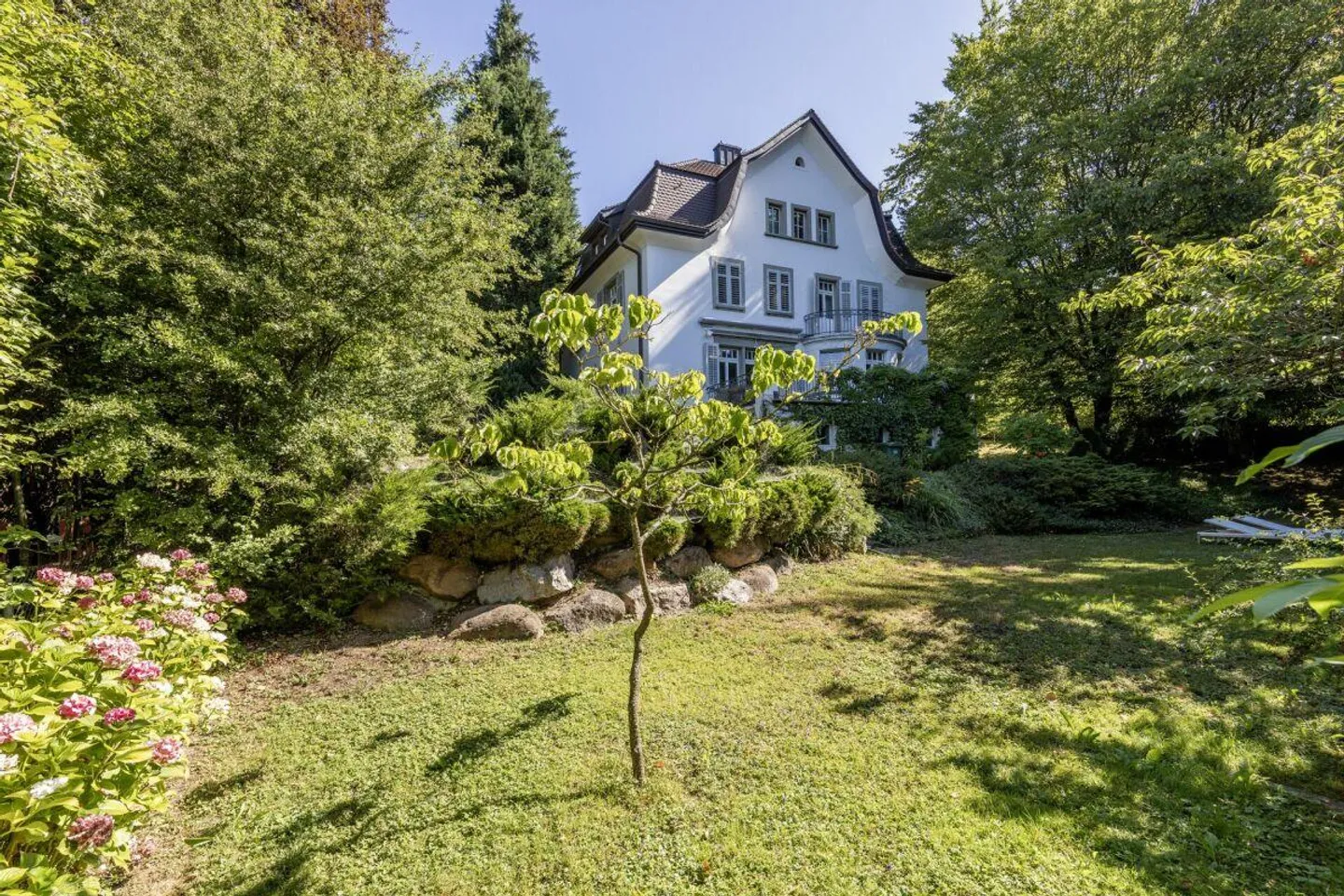 Exclusive City Villa (9.5 Rooms) in a Desirable Location in Zurich - Photo 9 of 9