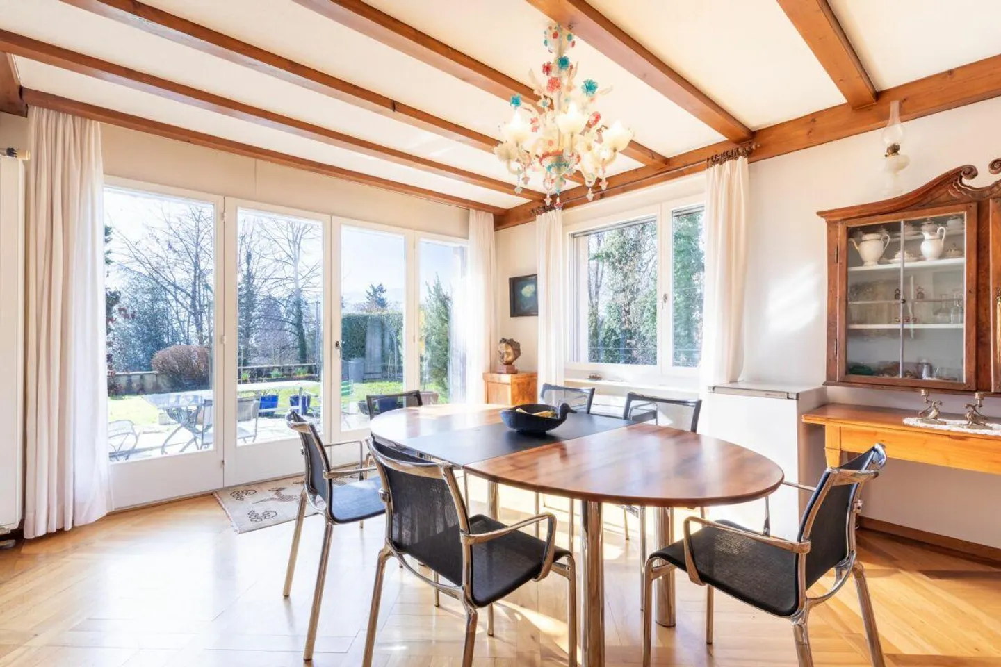 Maison résidentielle avec potentiel et vue sur le lac - Photo 3 sur 12