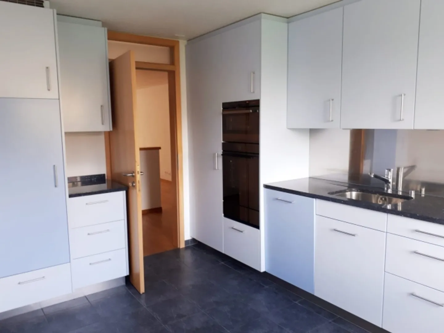 Ampio e luminoso appartamento familiare di 5,5 stanze a Schwarzenburg - Foto 2 di 13