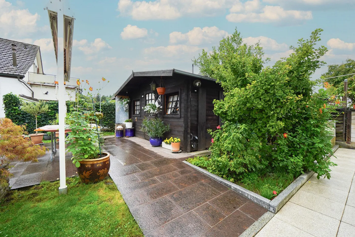 Detached single-family house with old building flair and charm - Photo 13 of 14