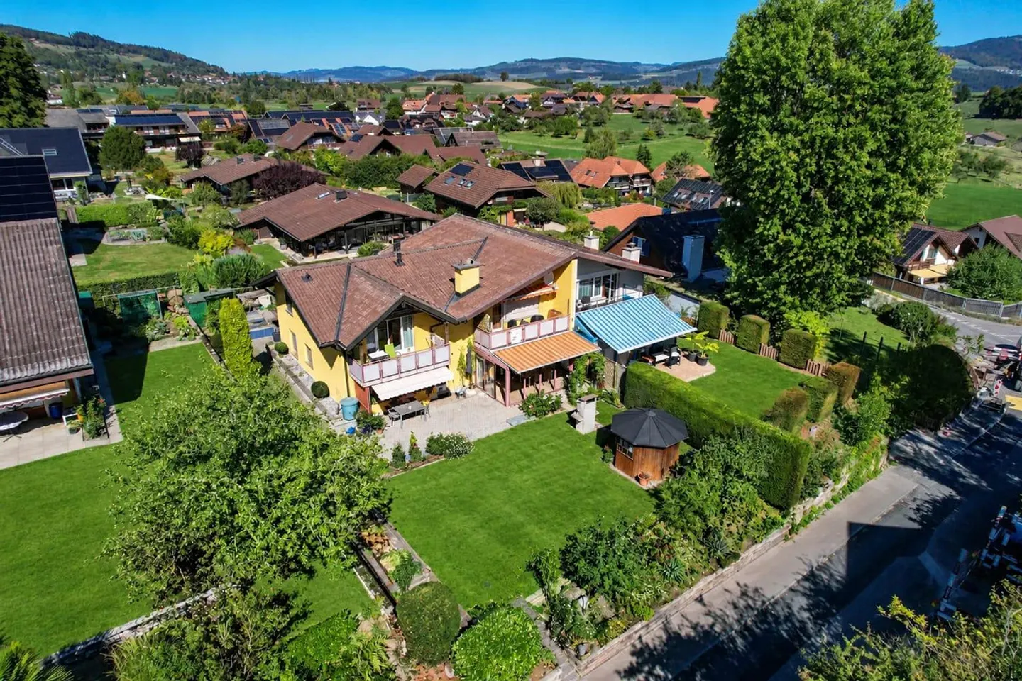 Casa plurifamiliare con 3 unità e giardino a Kirchdorf in vendita - Foto 1 di 13