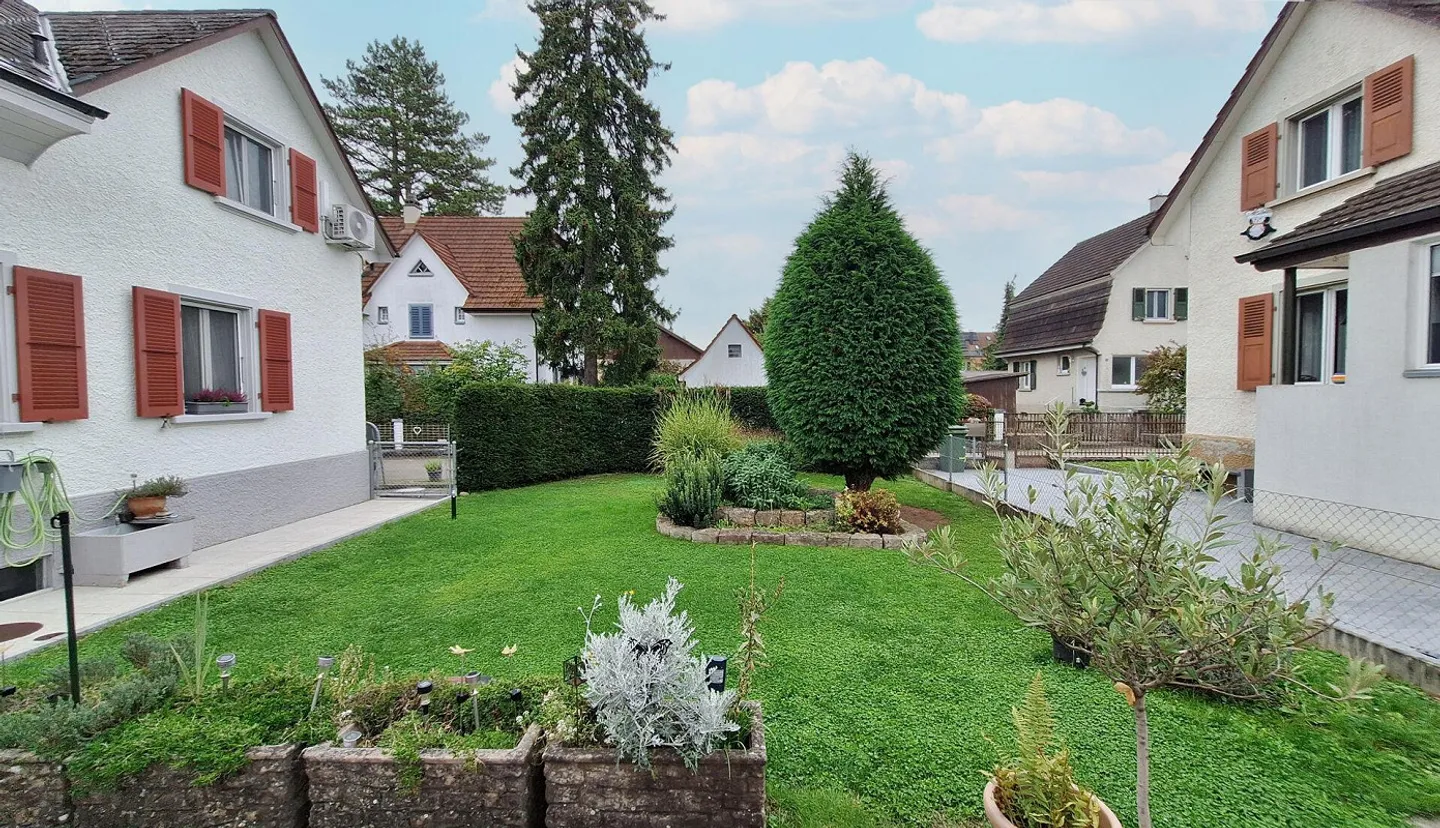 Detached single-family house with old building flair and charm - Photo 12 of 14