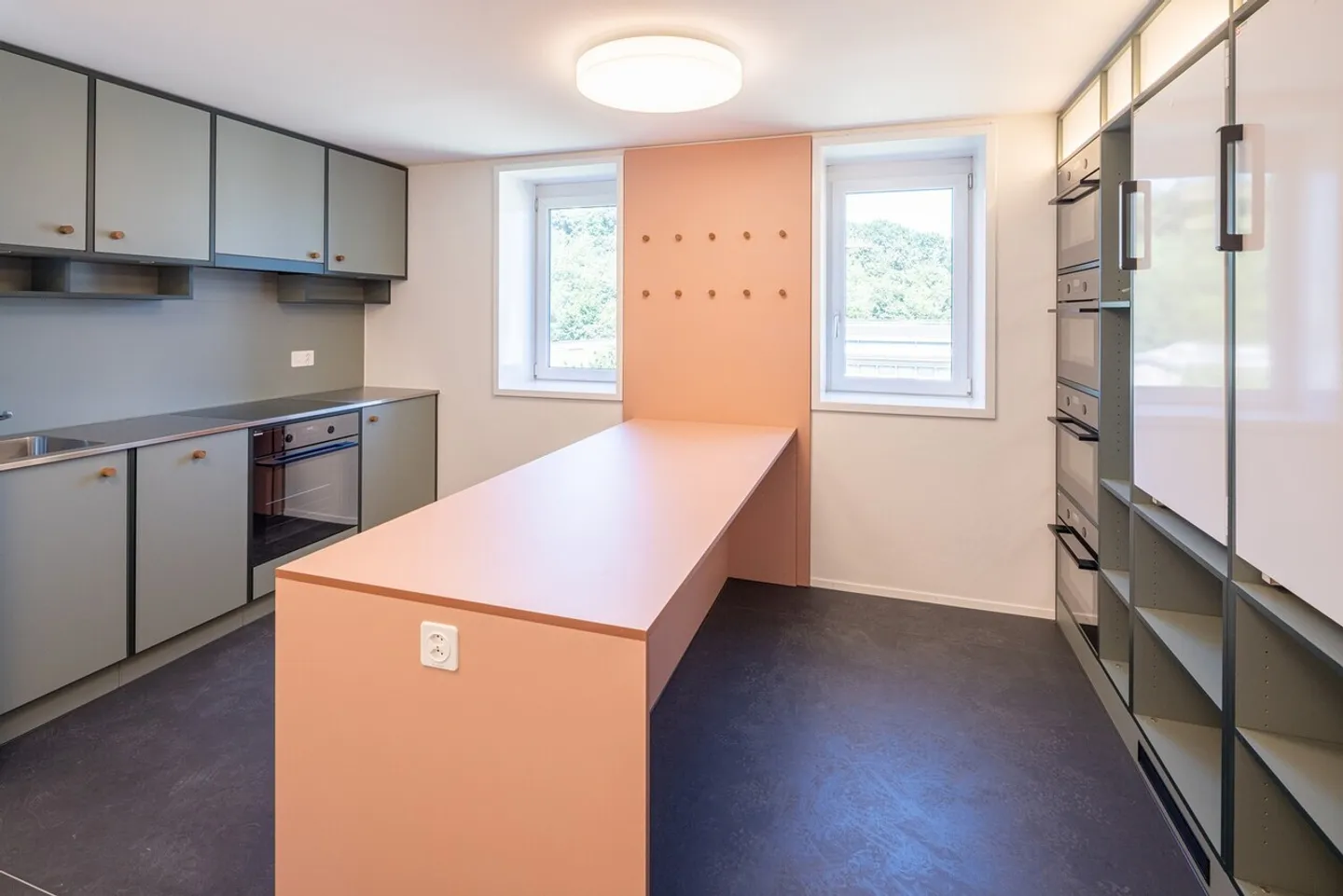 Compatto e Pratico - Studio Moderno Vicino alla Città - Foto 8 di 10