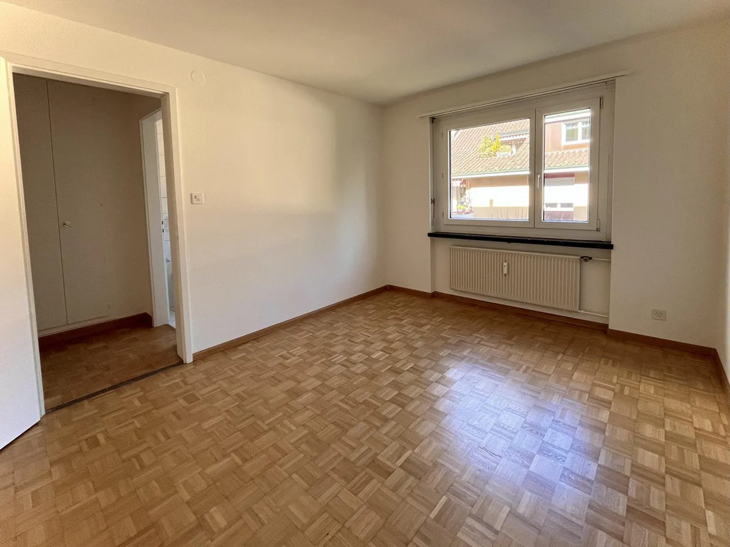 Intéressant, appartement rénové de 4,5 pièces dans un quartier résidentiel calme - Photo 7 sur 12