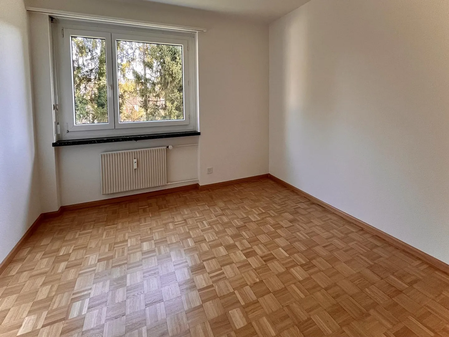 Intéressant, appartement rénové de 4,5 pièces dans un quartier résidentiel calme - Photo 10 sur 12