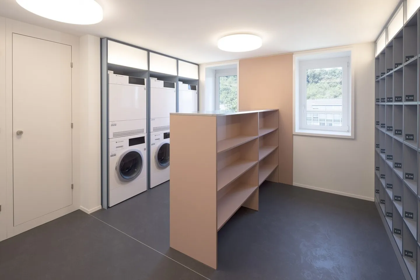 Compatto e Pratico - Studio Moderno Vicino alla Città - Foto 9 di 10