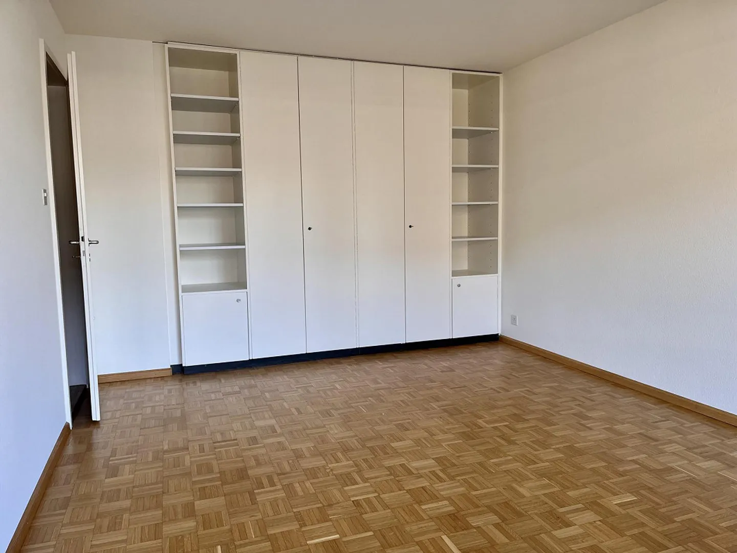 Intéressant, appartement rénové de 4,5 pièces dans un quartier résidentiel calme - Photo 8 sur 12