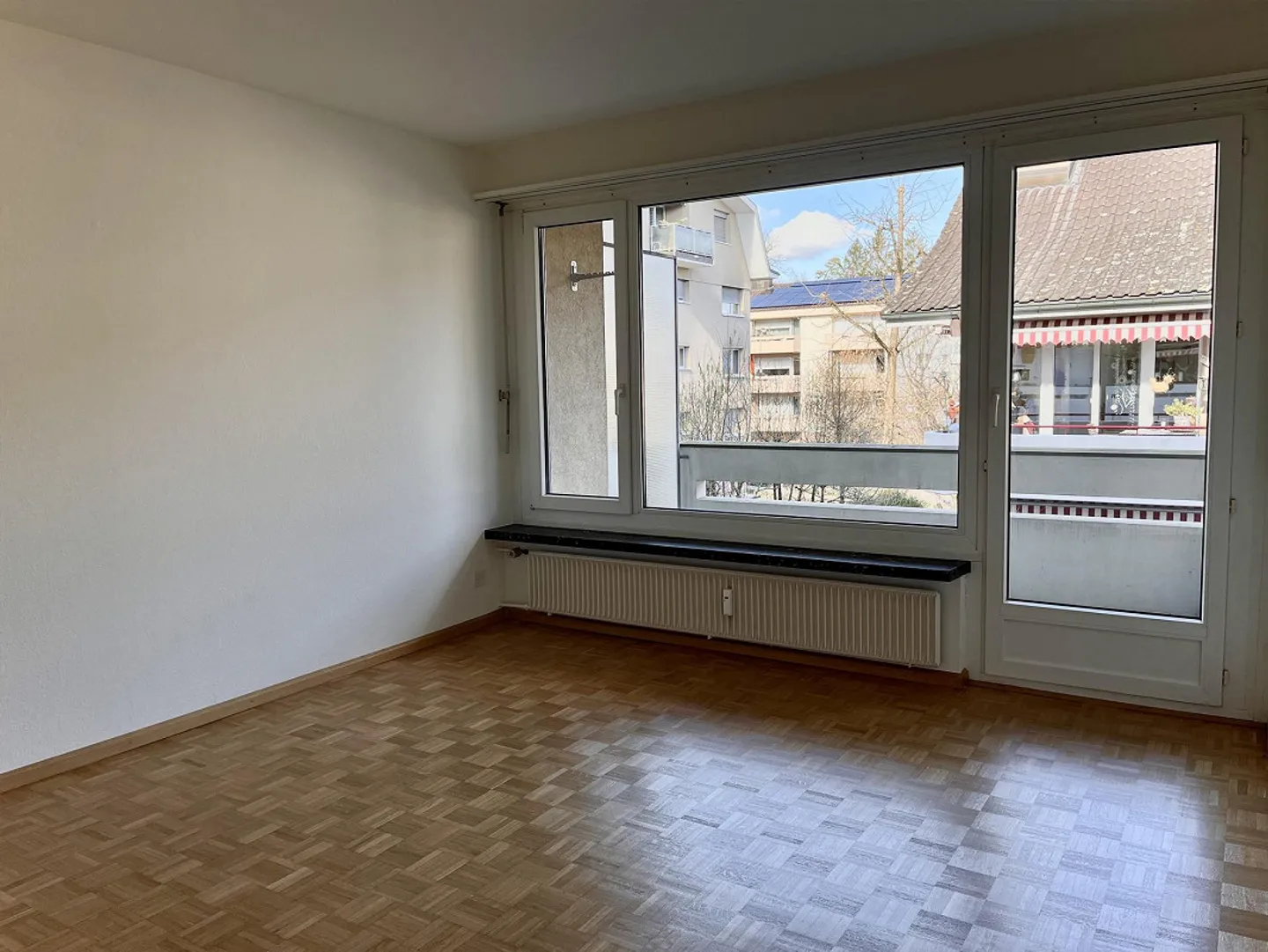 Intéressant, appartement rénové de 4,5 pièces dans un quartier résidentiel calme - Photo 9 sur 12