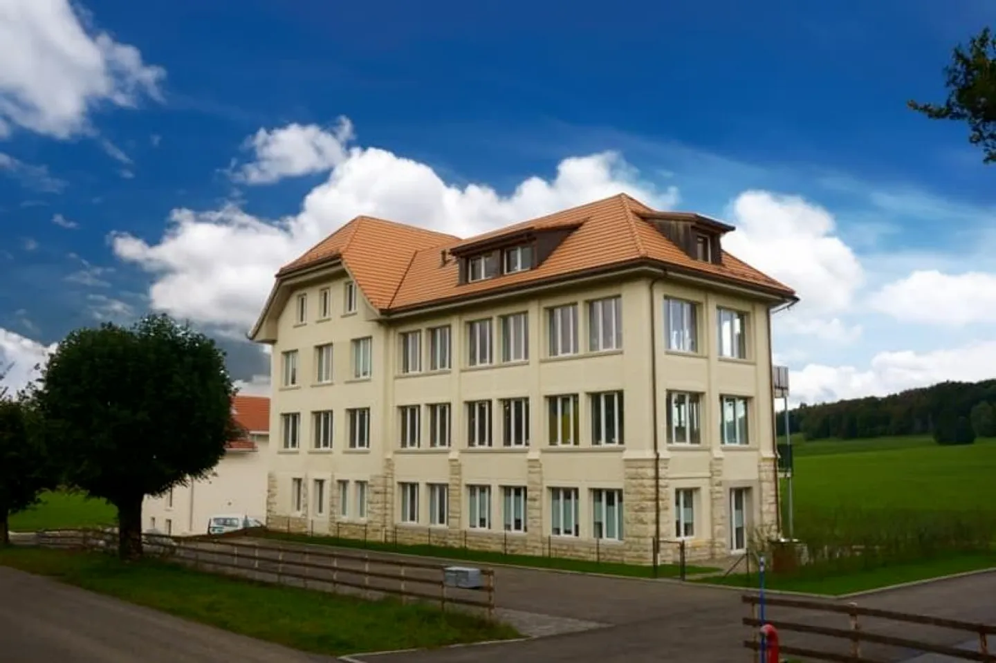 Loft Lumineux de 177m² : Vivez dans un Cadre Historique avec Vue Dégagée - Foto 1 di 6