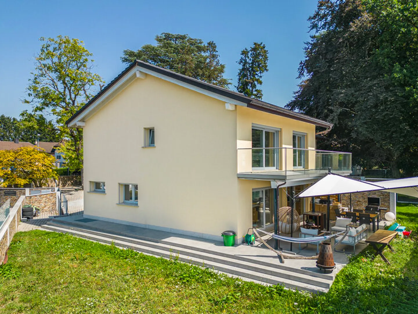 TOLLES EINFAMILIENHAUS MIT GROSSEM RAUMGEFÜHL - Foto 1 von 8