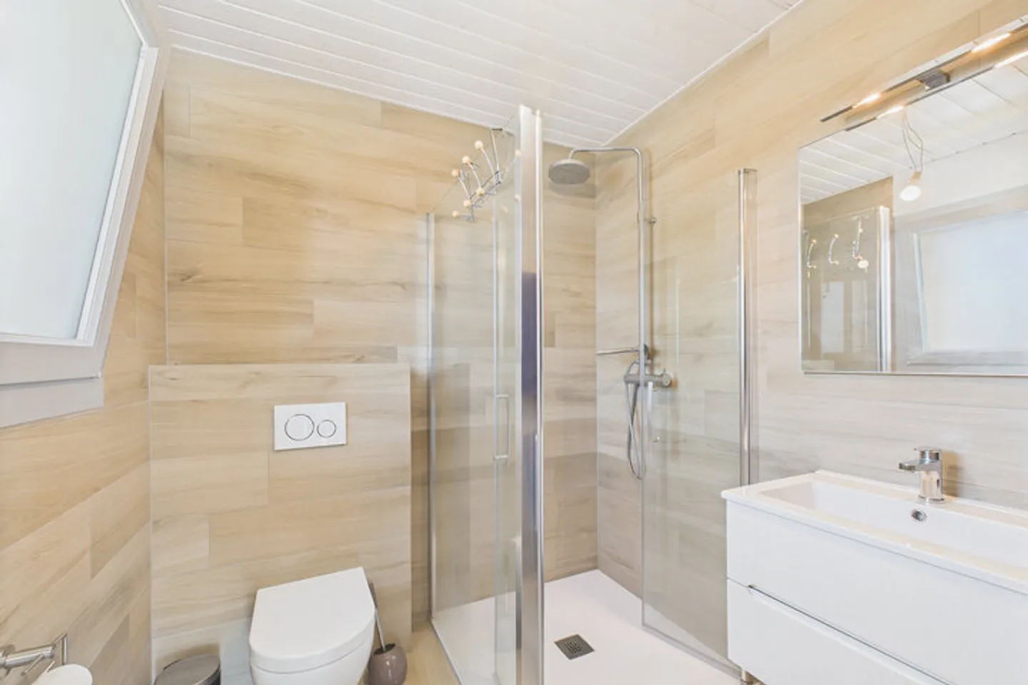 TOLLES EINFAMILIENHAUS MIT GROSSEM RAUMGEFÜHL - Foto 6 von 8