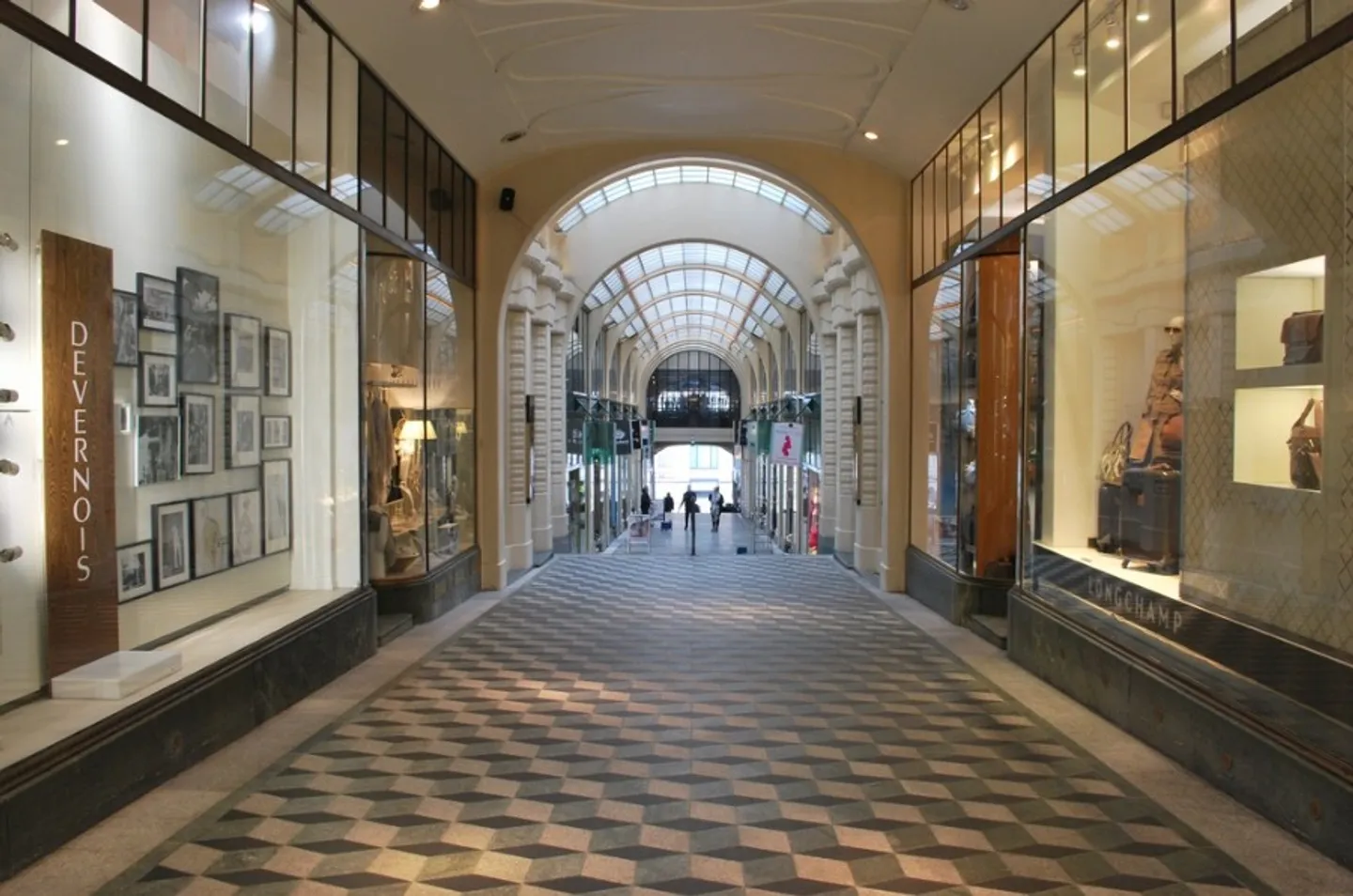 Große Arkade in der Galerie St-François - Foto 1 von 3