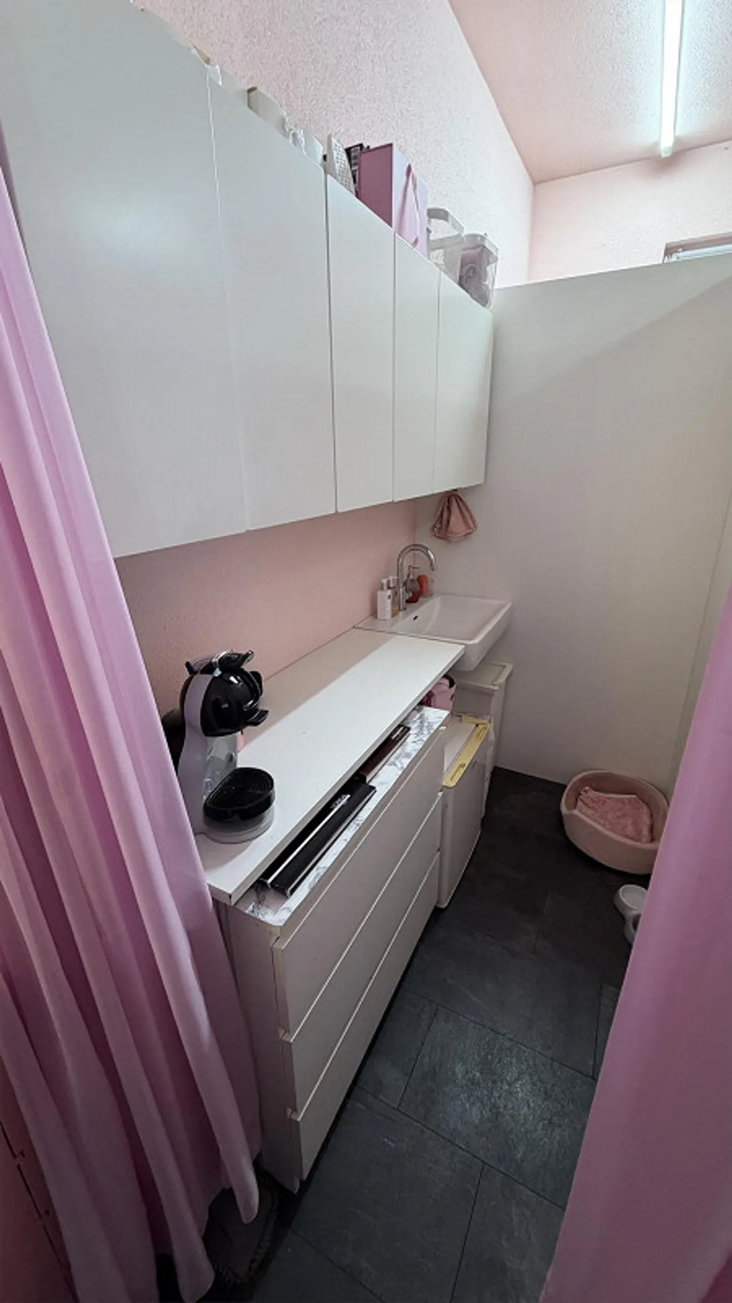 Espace de vente dans un très bon emplacement avec de hauts plafonds - Photo 13 sur 16