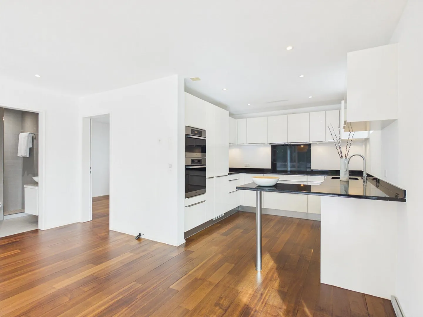 Appartement duplex exclusif avec terrasse spacieuse et bar à grill - Photo 2 sur 13