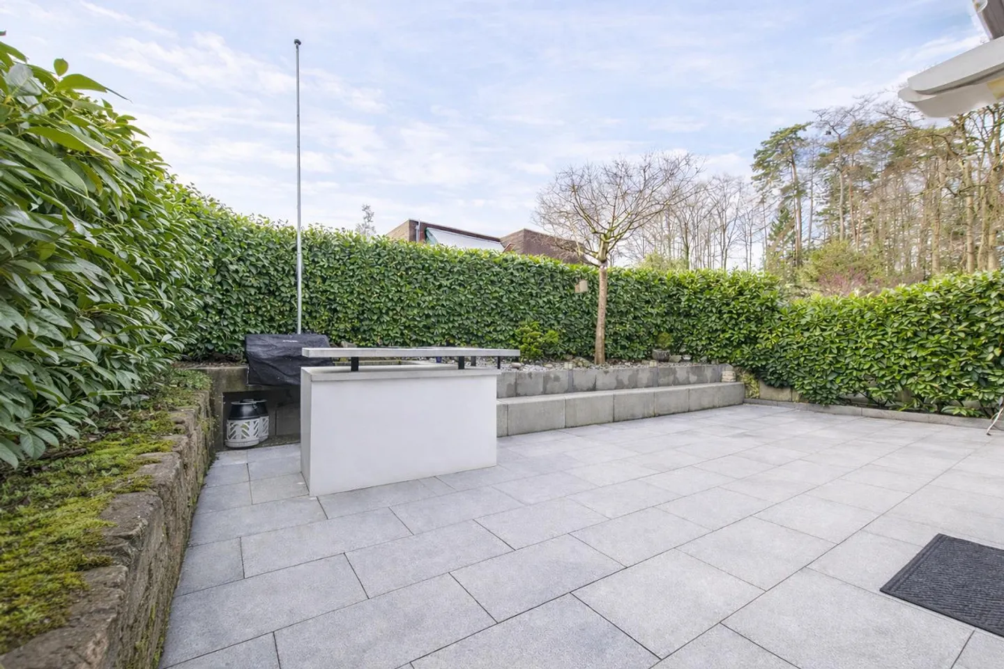 Appartement duplex exclusif avec terrasse spacieuse et bar à grill - Photo 4 sur 13