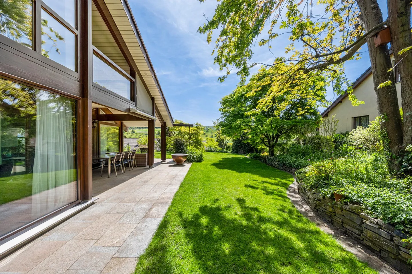 Idyllic and Exclusive: Detached House in the Green with Unobstructed Views - Photo 1 of 16