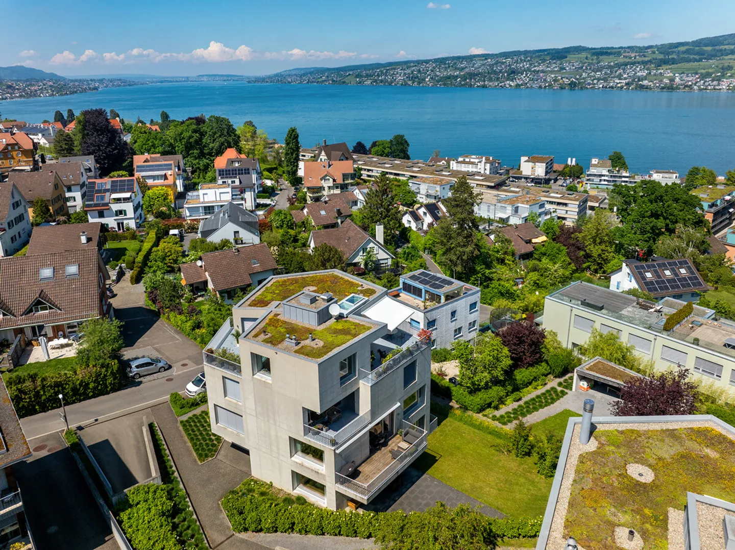Horgen: Appartamento con vista panoramica e spazi esterni attraenti - Foto 1 di 7