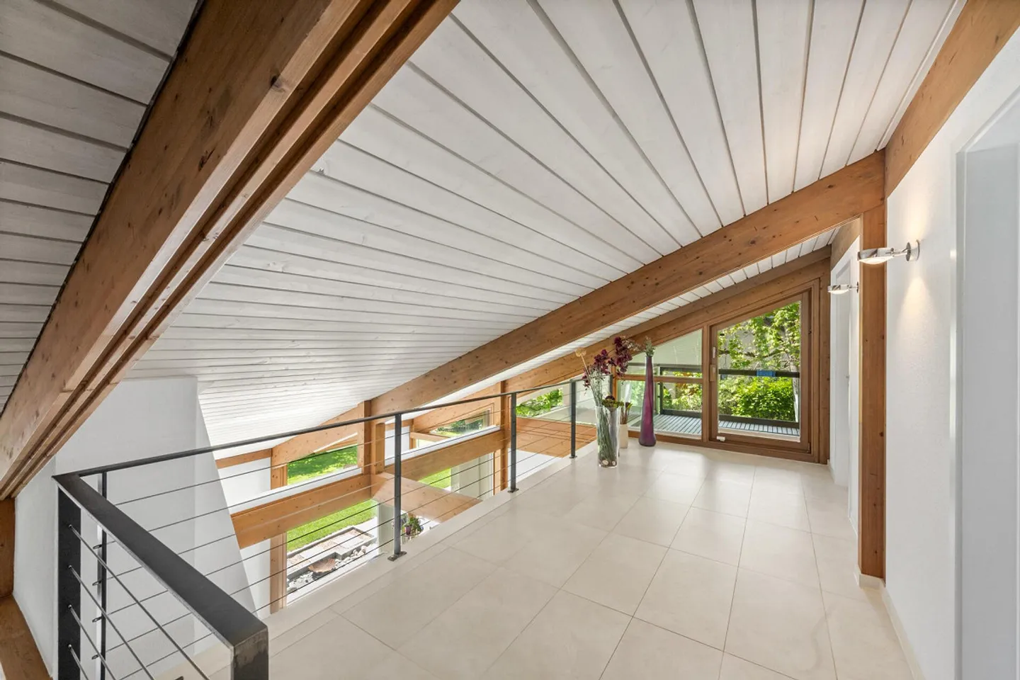 Idyllic and Exclusive: Detached House in the Green with Unobstructed Views - Photo 8 of 16