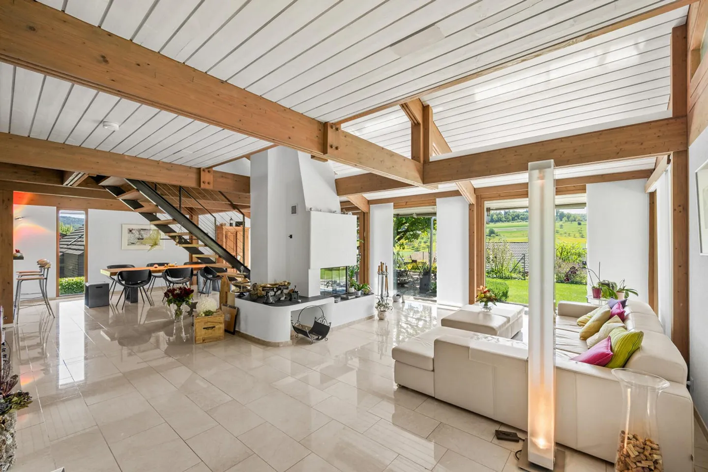 Idyllic and Exclusive: Detached House in the Green with Unobstructed Views - Photo 4 of 16