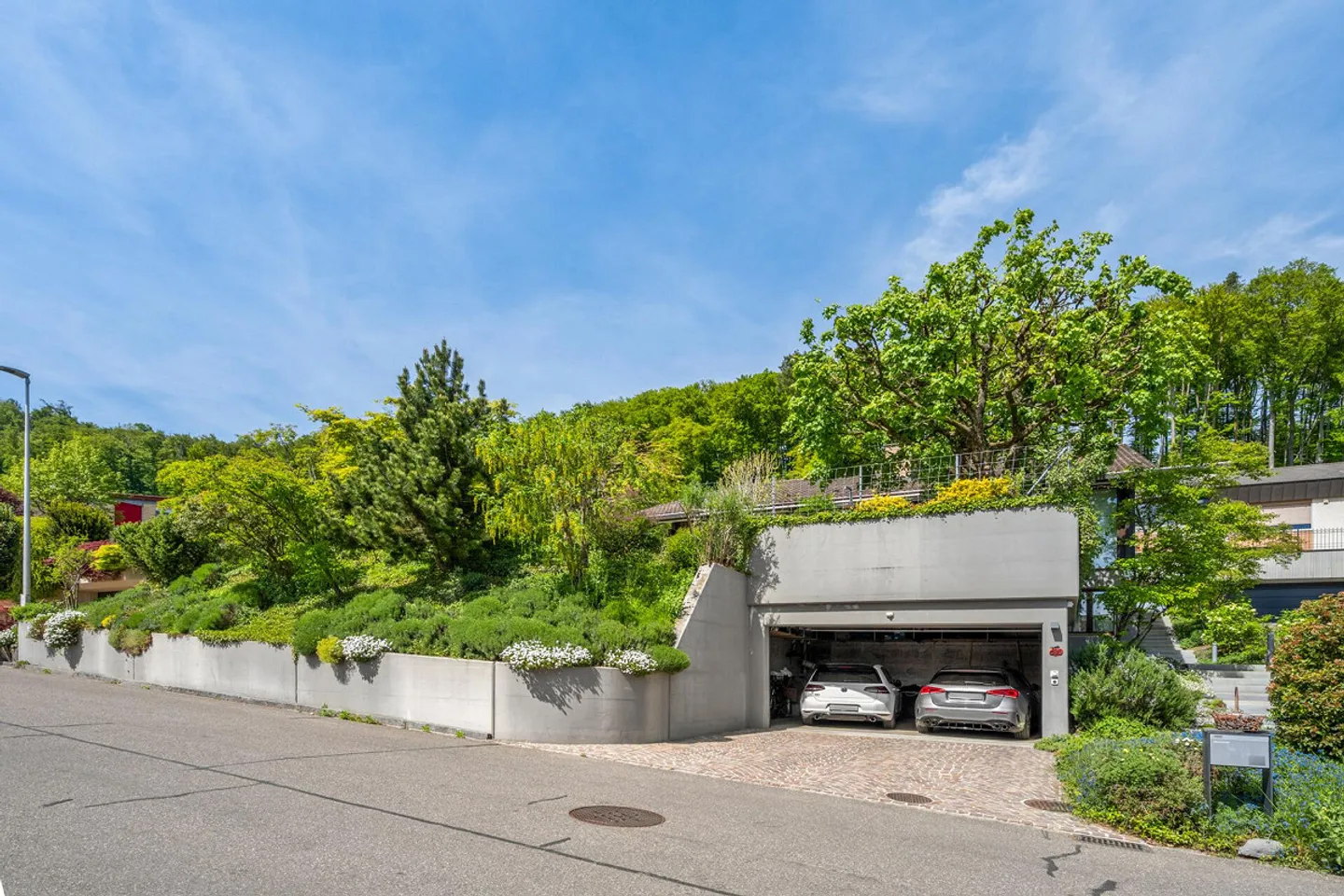 Idyllic and Exclusive: Detached House in the Green with Unobstructed Views - Photo 15 of 16