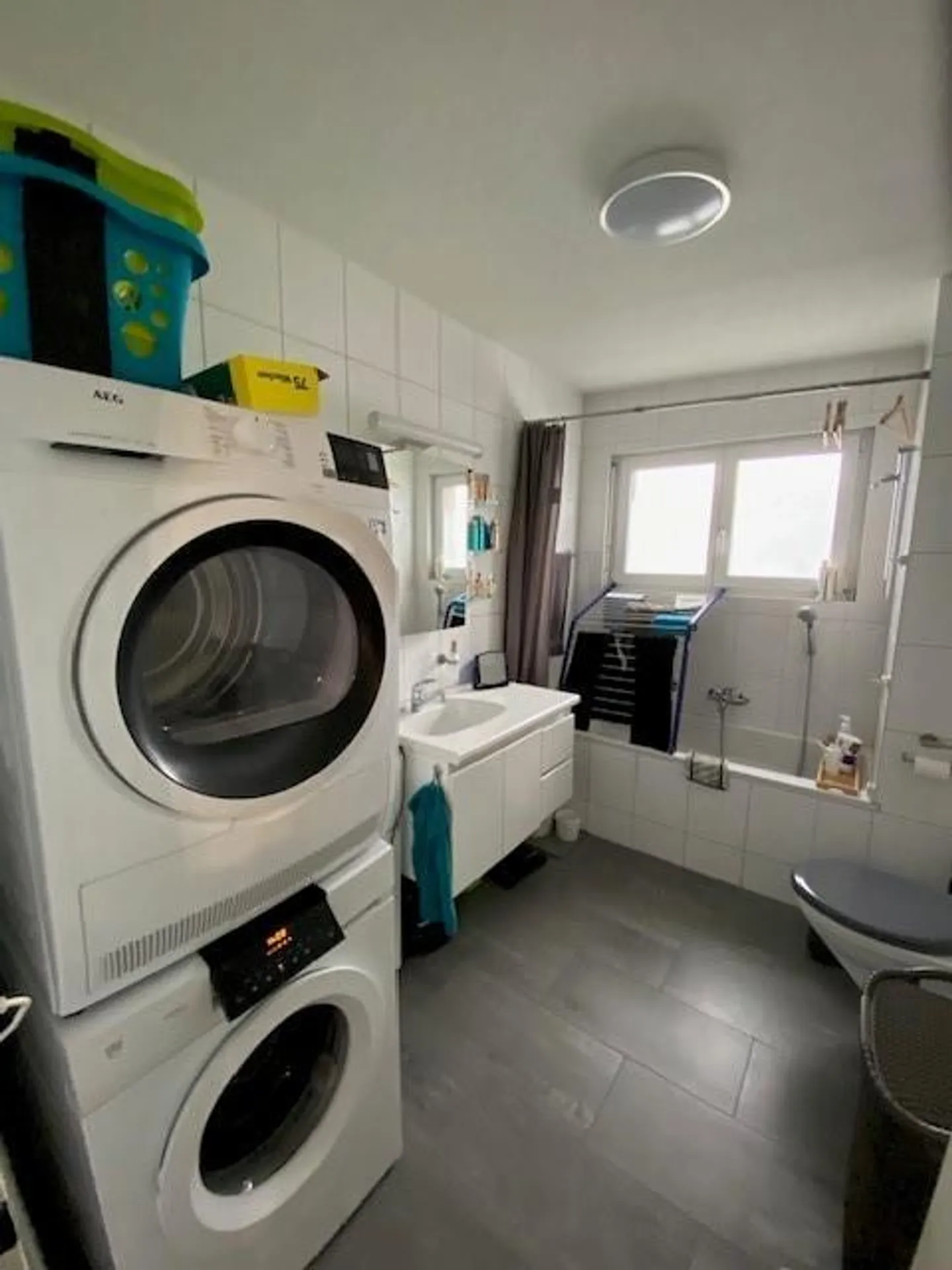Bell'appartamento attico con pianta individuale in affitto - Foto 4 di 8