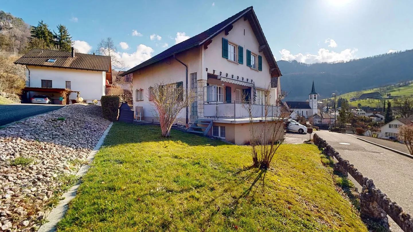 Idyllic 6-room single-family house with garage and outdoor parking - Photo 1 of 15