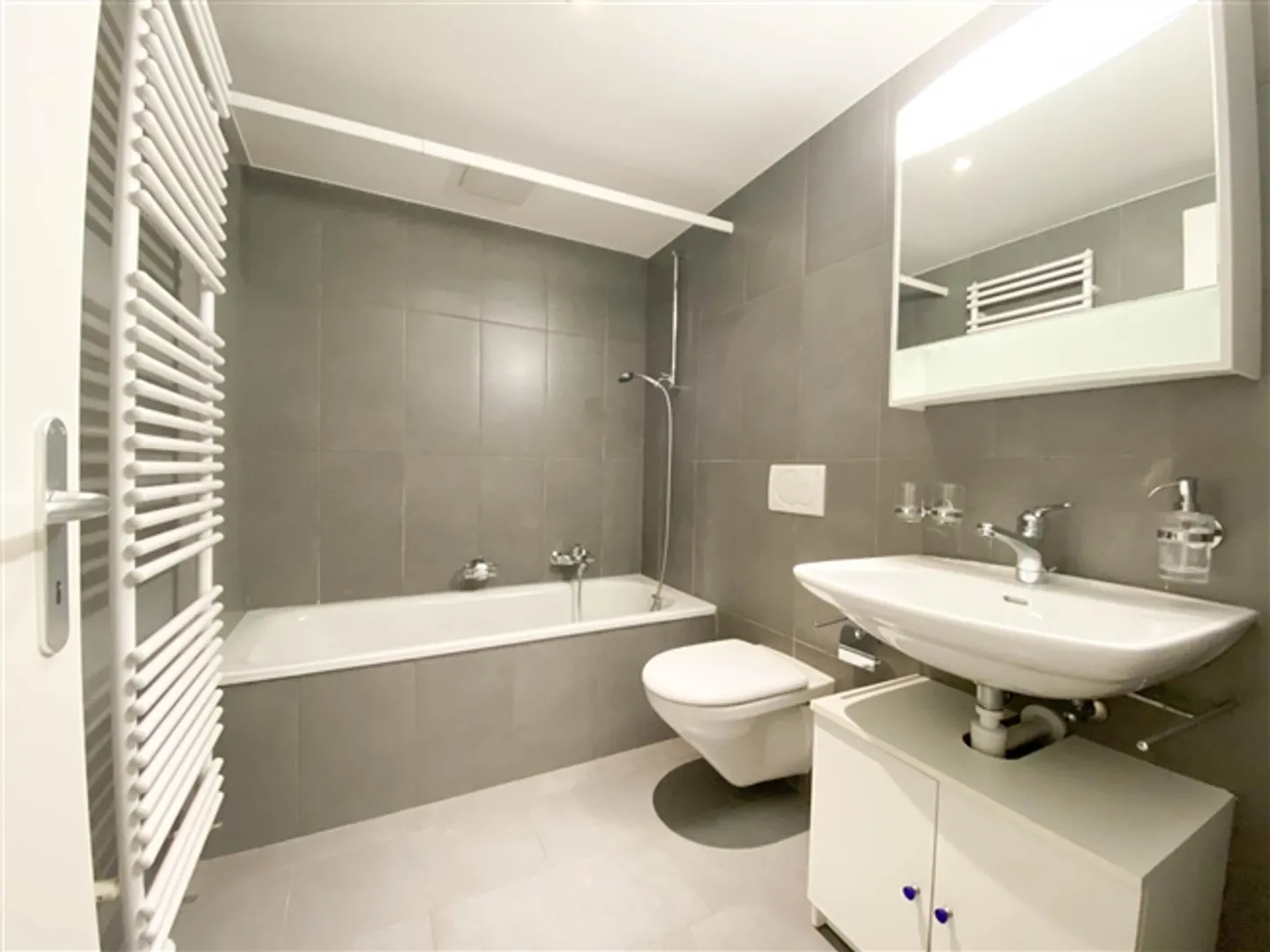 For Rent - Beautiful 4-Room Apartment in Fleurier - Photo 5 of 7