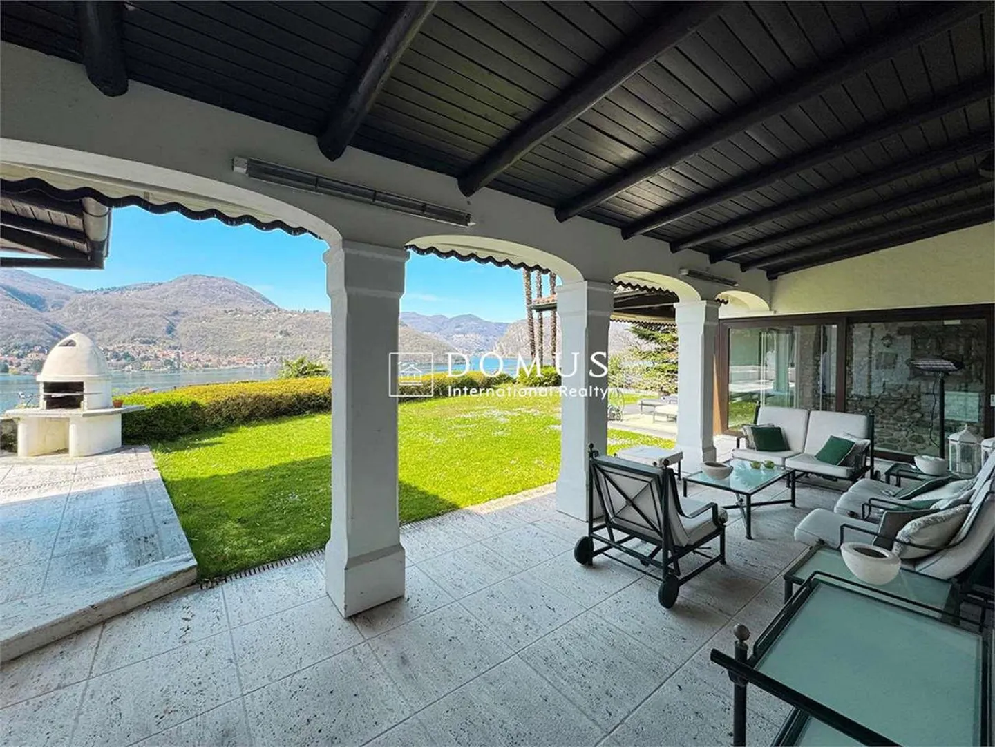 An exclusive oasis on the lake - Photo 2 of 13