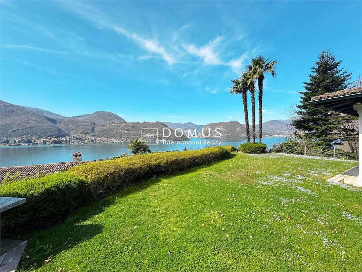 An exclusive oasis on the lake - Photo 3 of 13