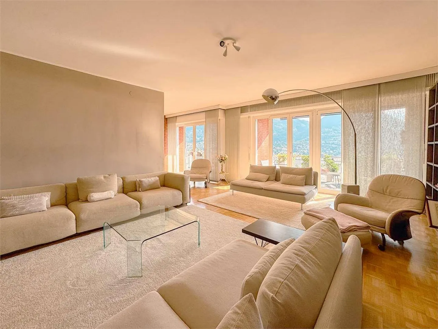 Luxury apartment with lake view in Pregassona - Photo 1 of 13