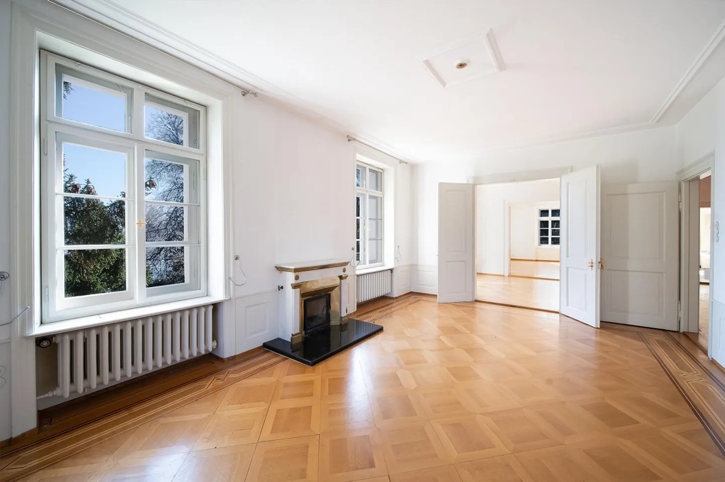Herrschaftliche Villa mit Blick über den Zürichsee - Photo 1 of 8