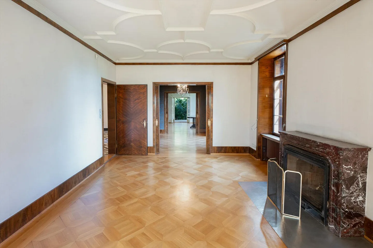 Herrschaftliche Villa mit Blick über den Zürichsee - Photo 2 of 8