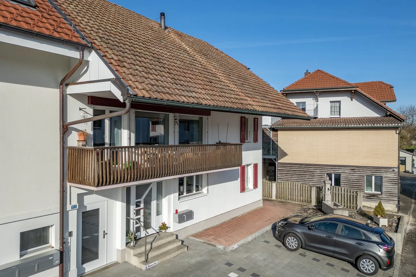 Charming 4.5-room apartment with balcony and garage in Etziken - Photo 4 of 16