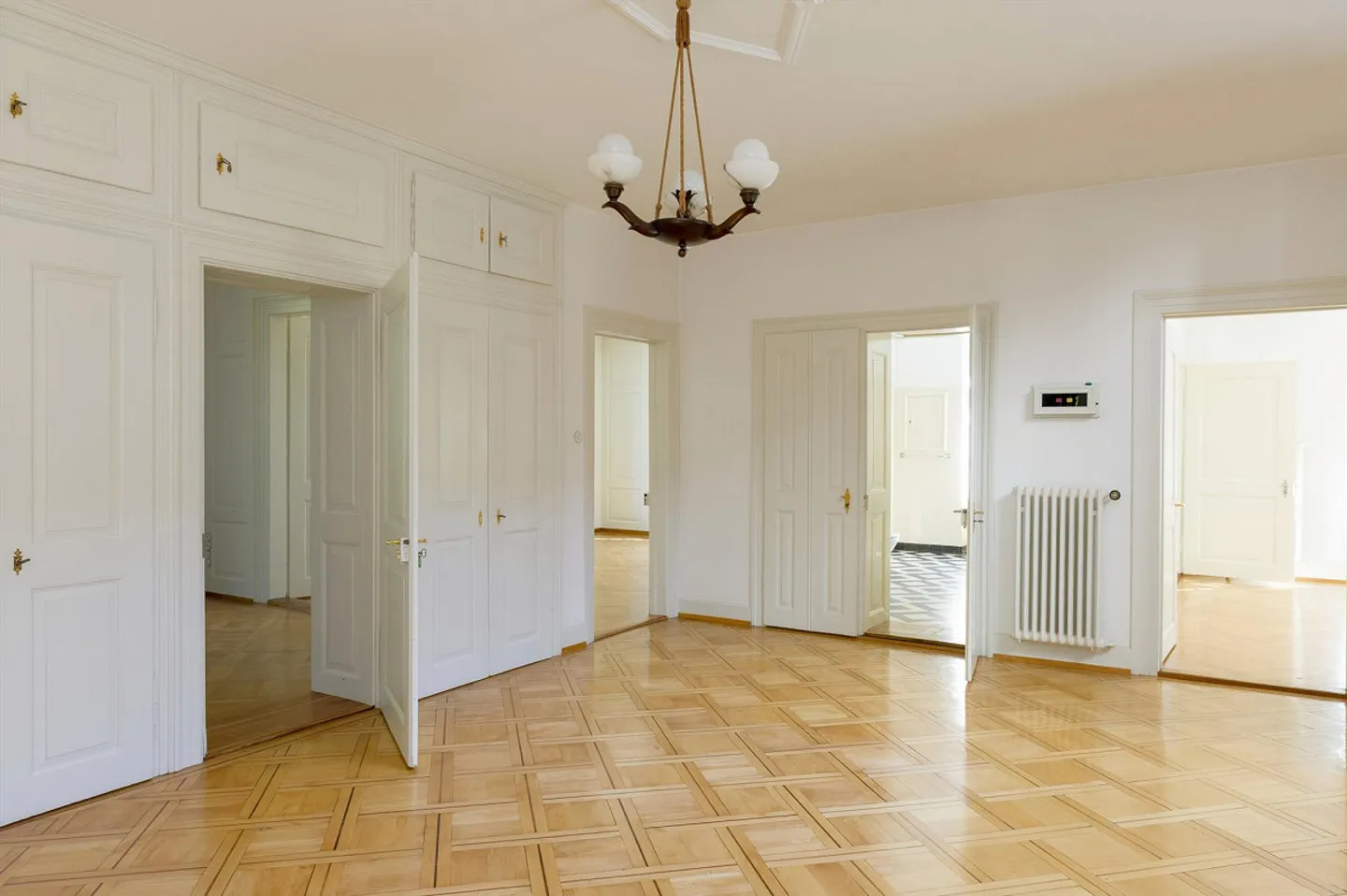 Herrschaftliche Villa mit Blick über den Zürichsee - Photo 4 of 8