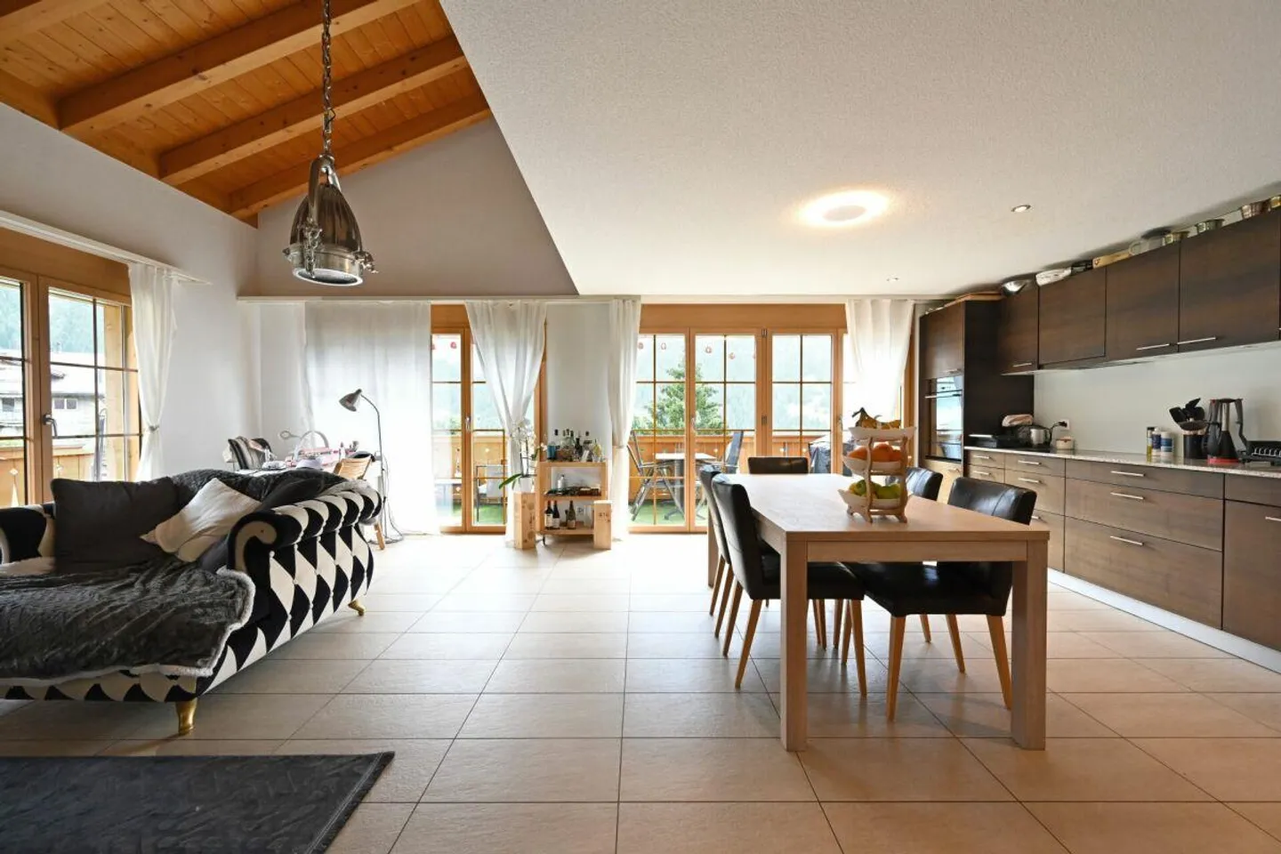Charmante 3.5/4.5-Zimmer-Maisonettewohnung an Hanglange - Foto 4 von 14